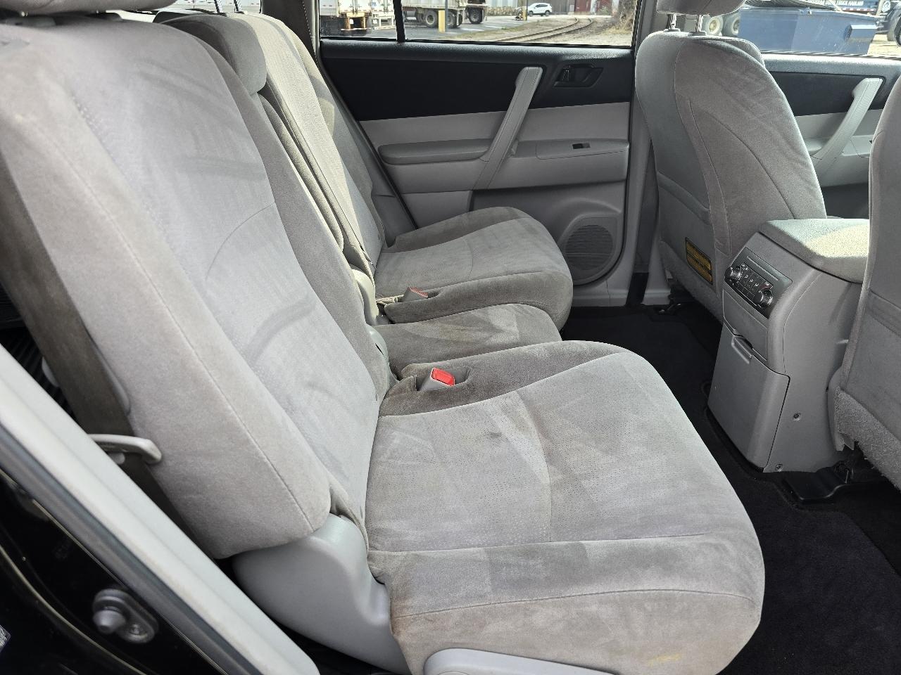 Toyota Highlander Base 2WD I4 2013