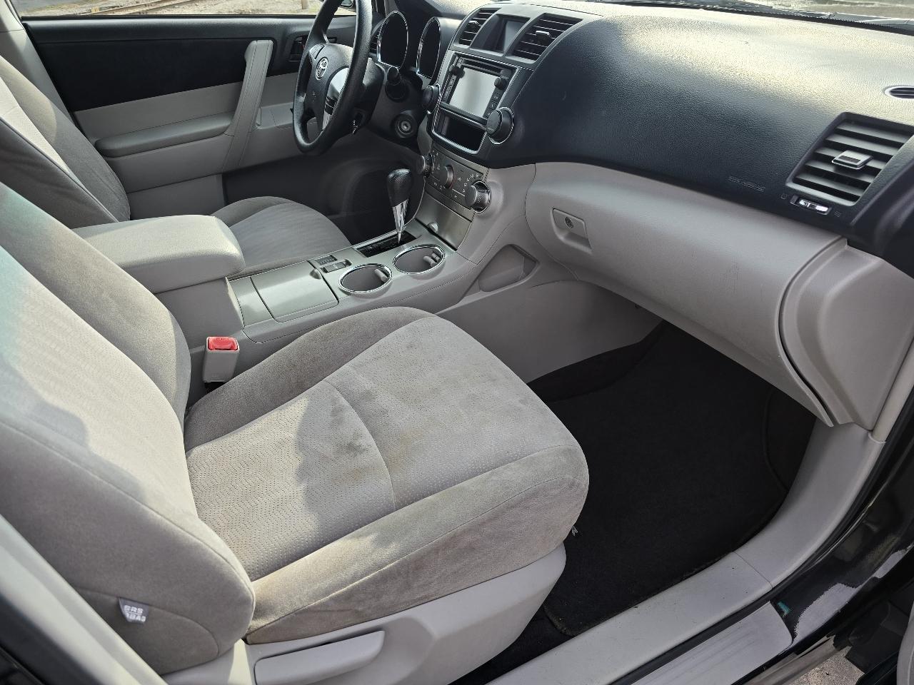 Toyota Highlander Base 2WD I4 2013