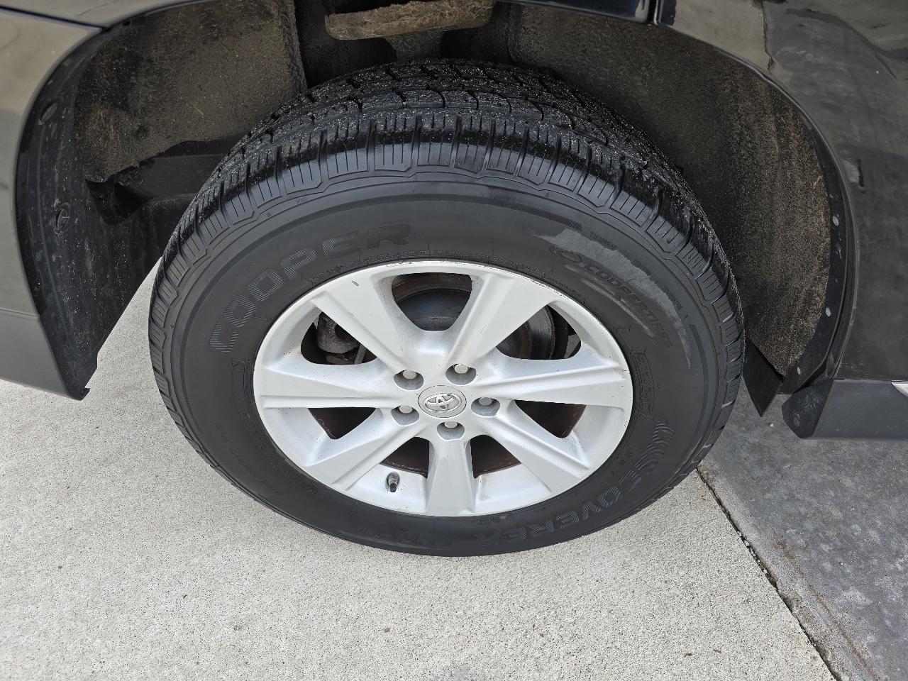 Toyota Highlander Base 2WD I4 2013