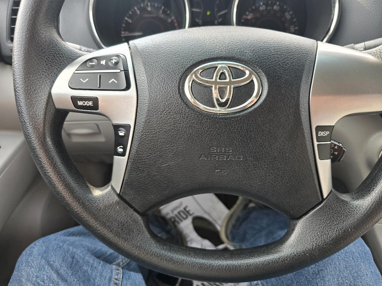 Toyota Highlander Base 2WD I4 2013