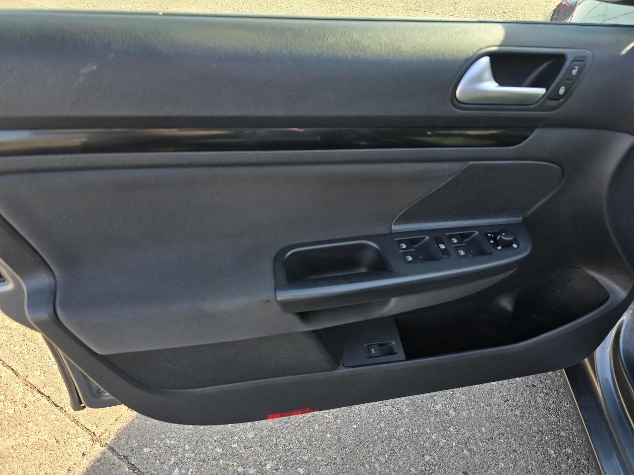 Volkswagen Jetta SportWagen 2.5L SE PZEV 2014