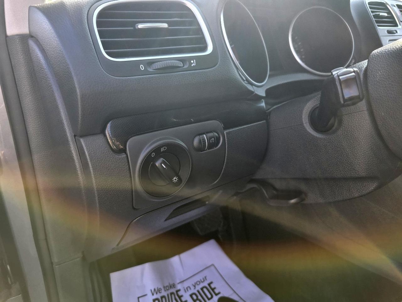 Volkswagen Jetta SportWagen 2.5L SE PZEV 2014