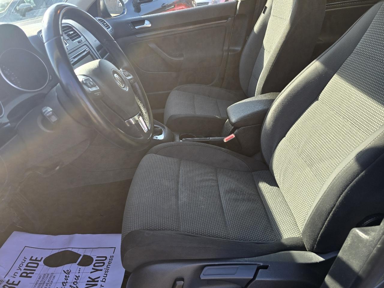 Volkswagen Jetta SportWagen 2.5L SE PZEV 2014