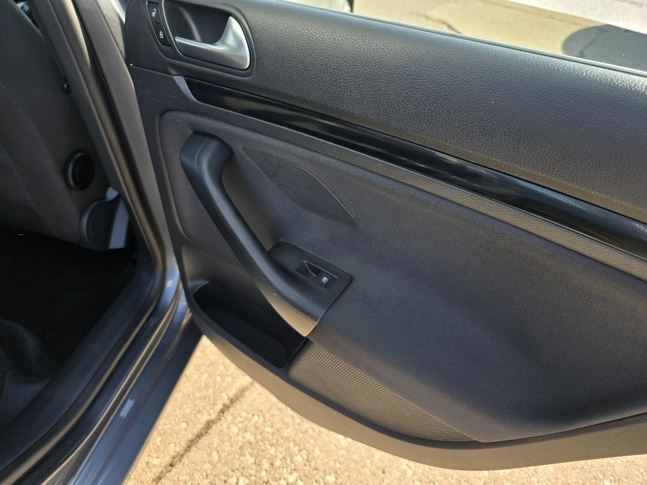 Volkswagen Jetta SportWagen 2.5L SE PZEV 2014