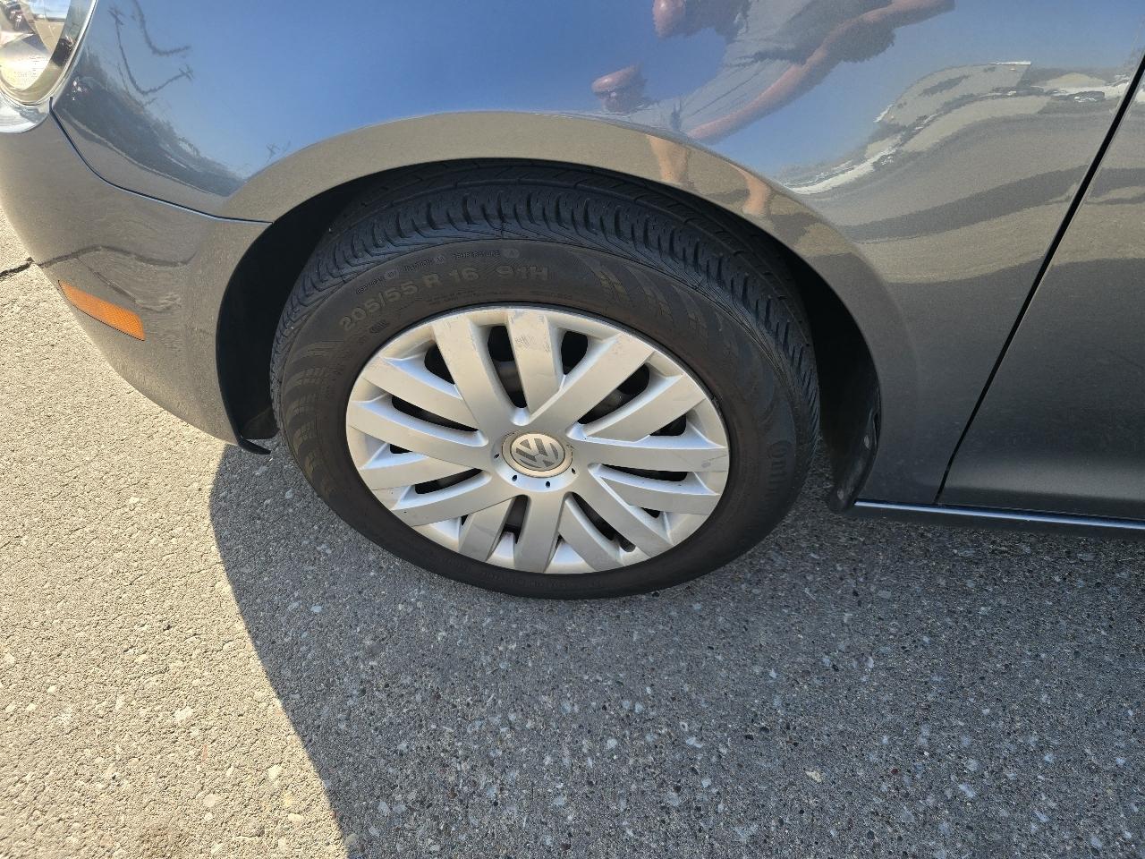 Volkswagen Jetta SportWagen 2.5L SE PZEV 2014