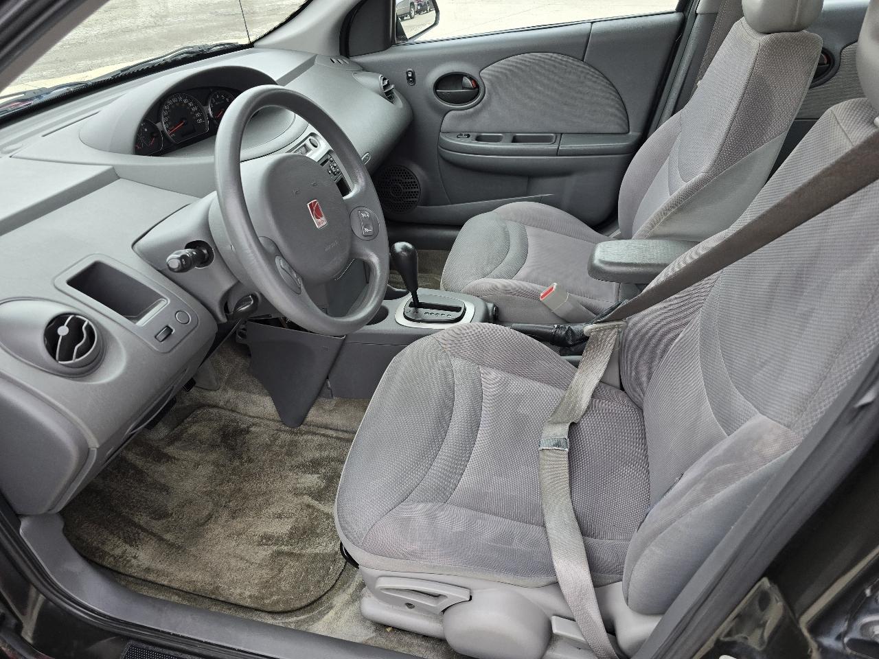 Saturn ION Sedan 2 2004