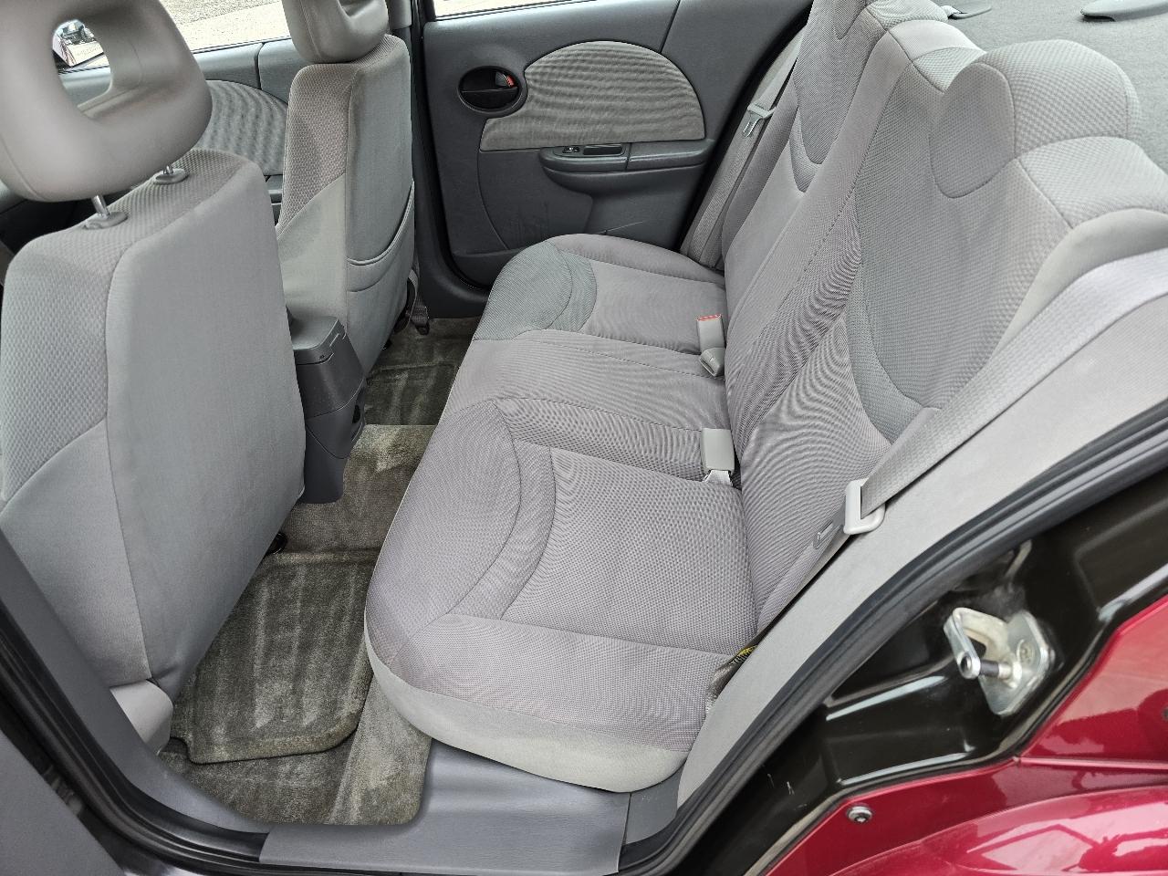 Saturn ION Sedan 2 2004