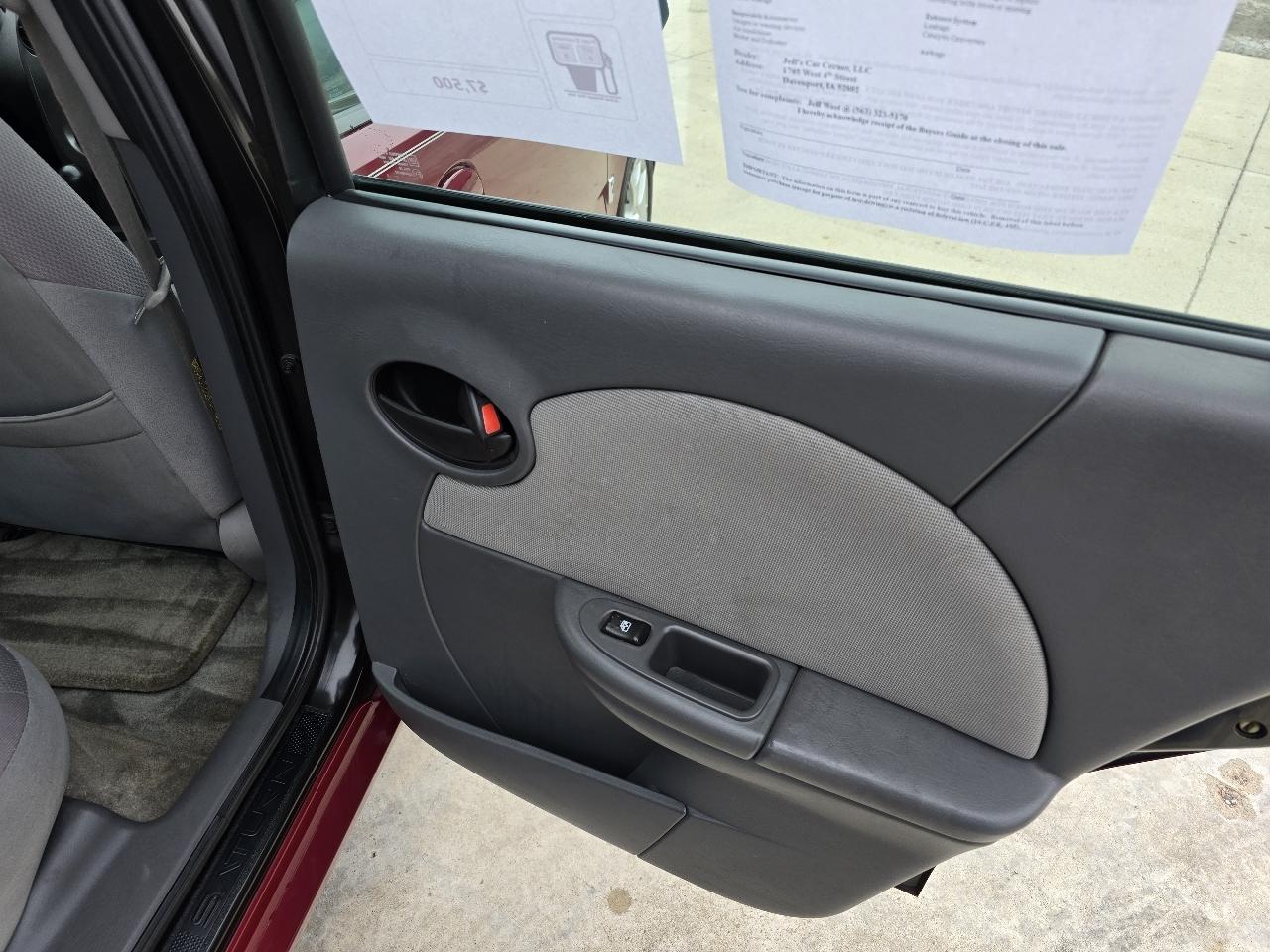 Saturn ION Sedan 2 2004