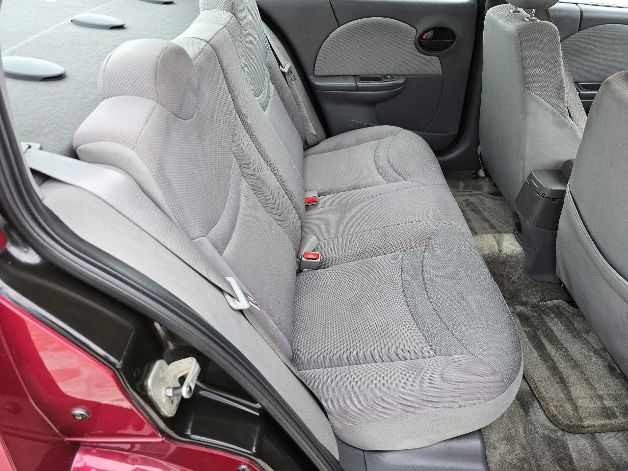 Saturn ION Sedan 2 2004