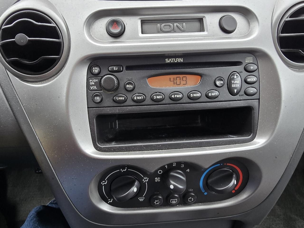 Saturn ION Sedan 2 2004