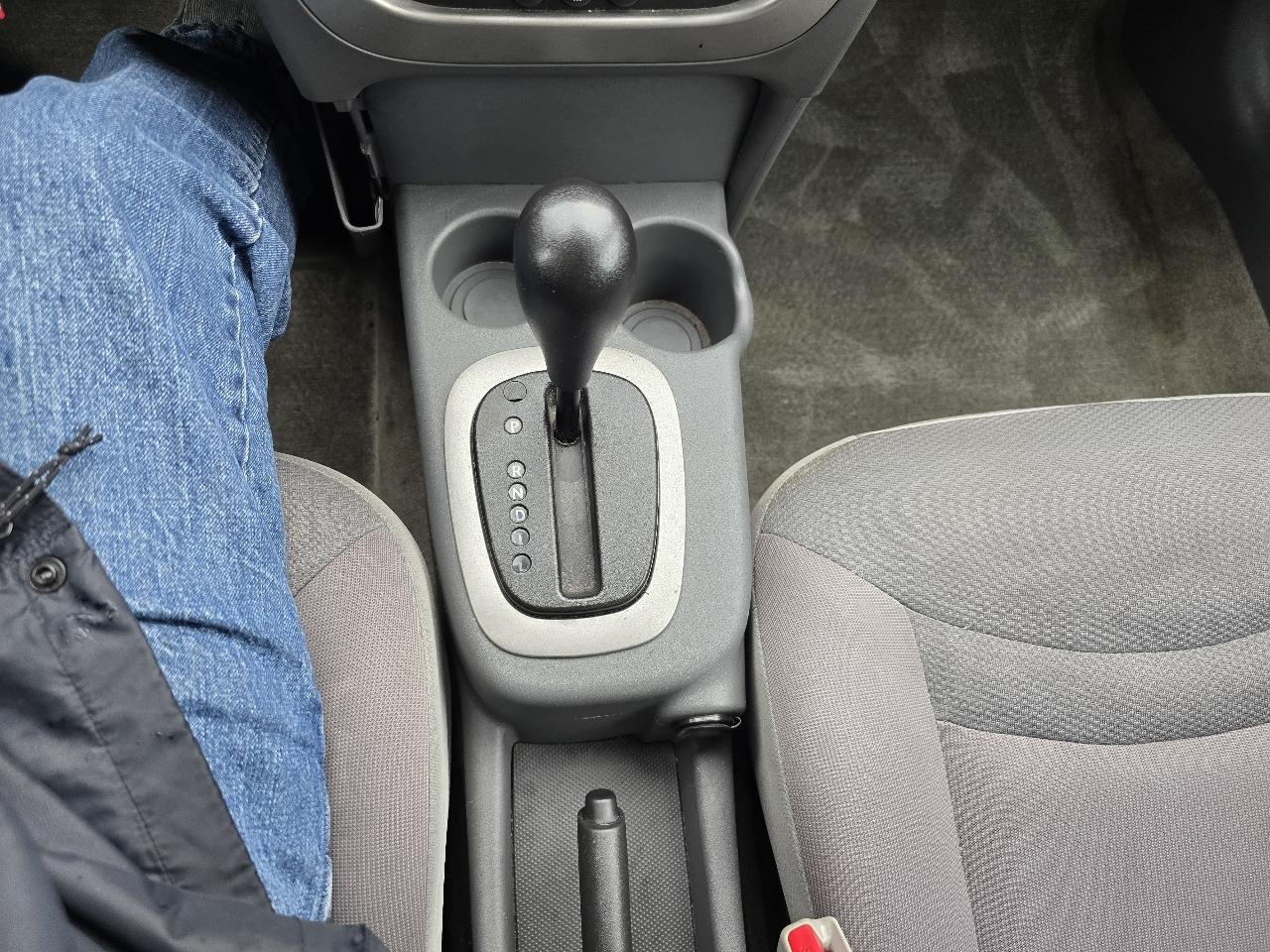 Saturn ION Sedan 2 2004