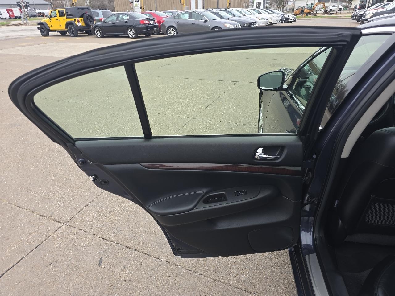 Infiniti G Sedan 37x AWD 2012