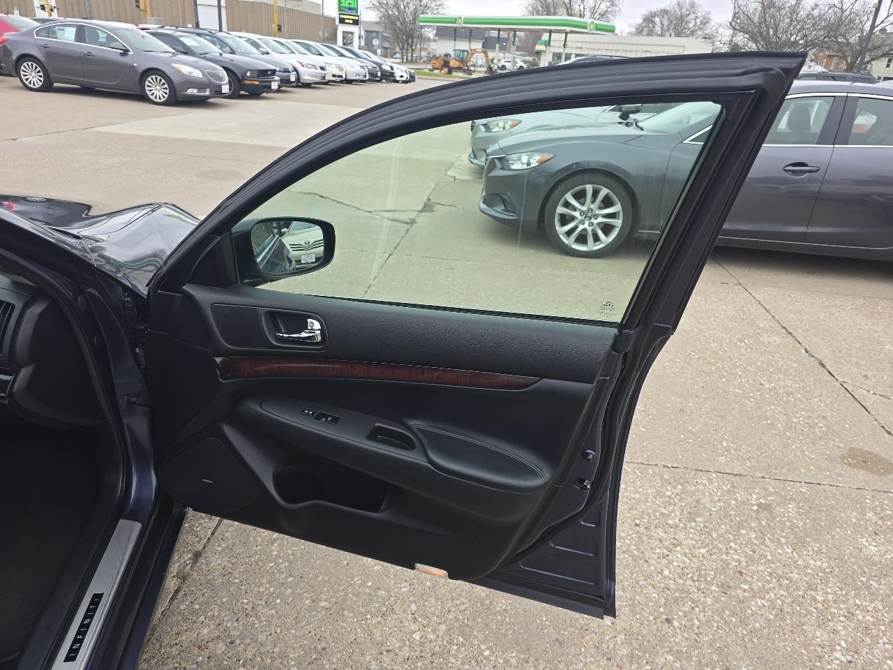 Infiniti G Sedan 37x AWD 2012