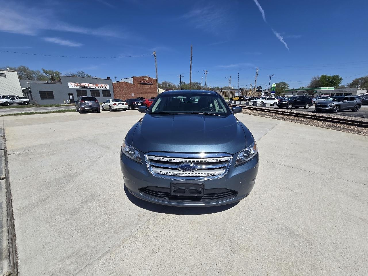 Ford Taurus SEL FWD 2010