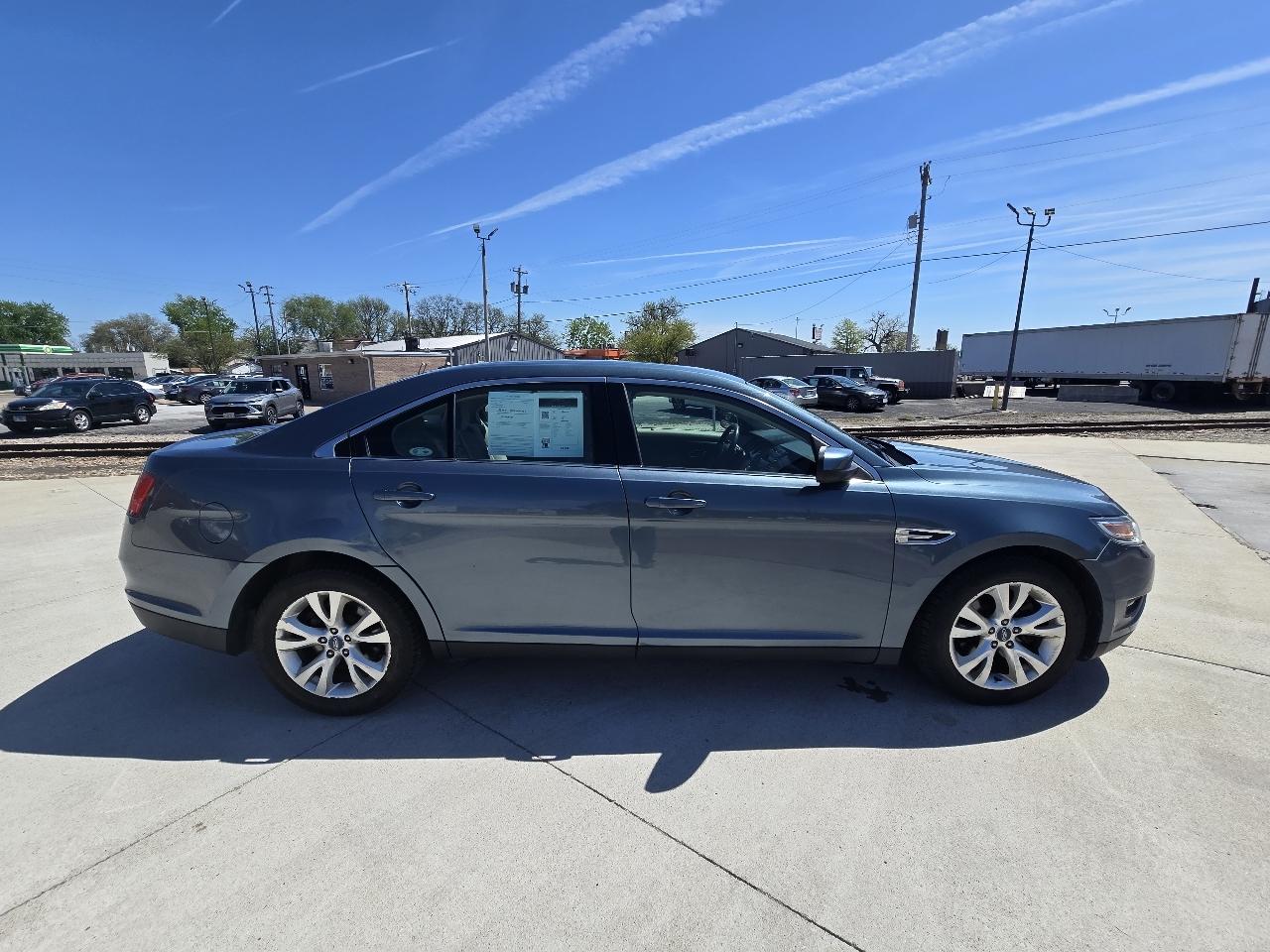 Ford Taurus SEL FWD 2010