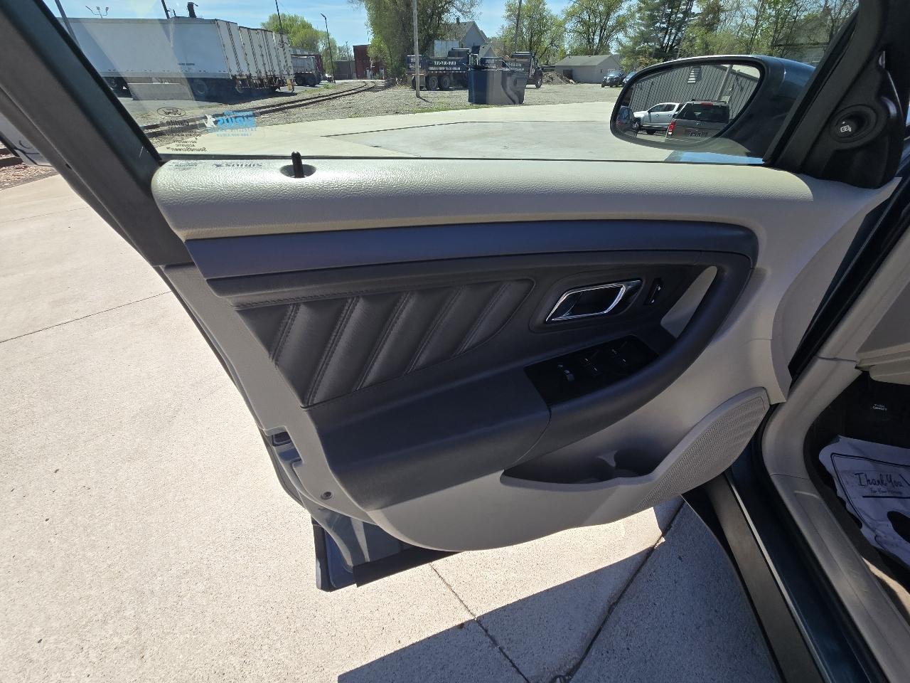 Ford Taurus SEL FWD 2010