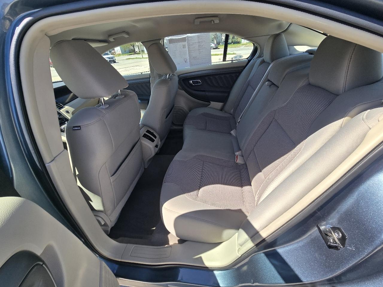 Ford Taurus SEL FWD 2010