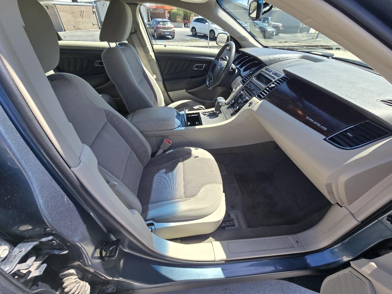 Ford Taurus SEL FWD 2010