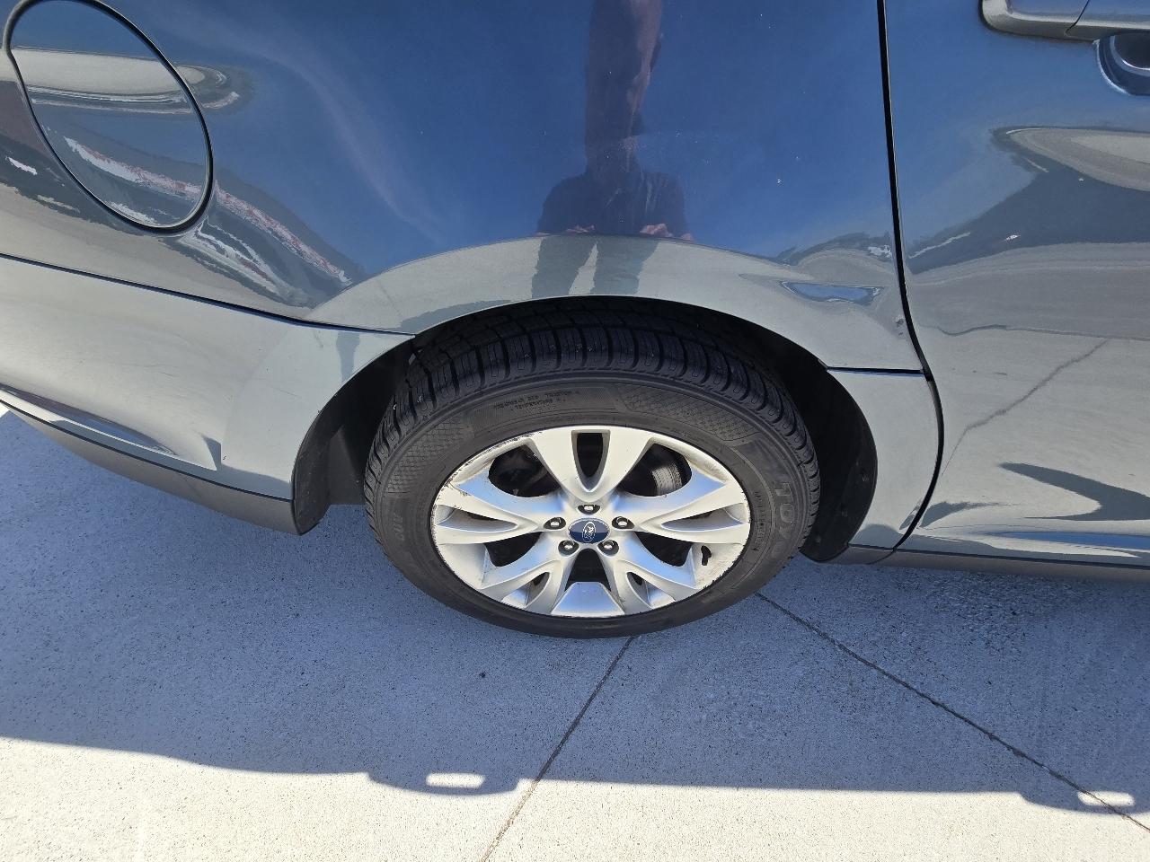 Ford Taurus SEL FWD 2010