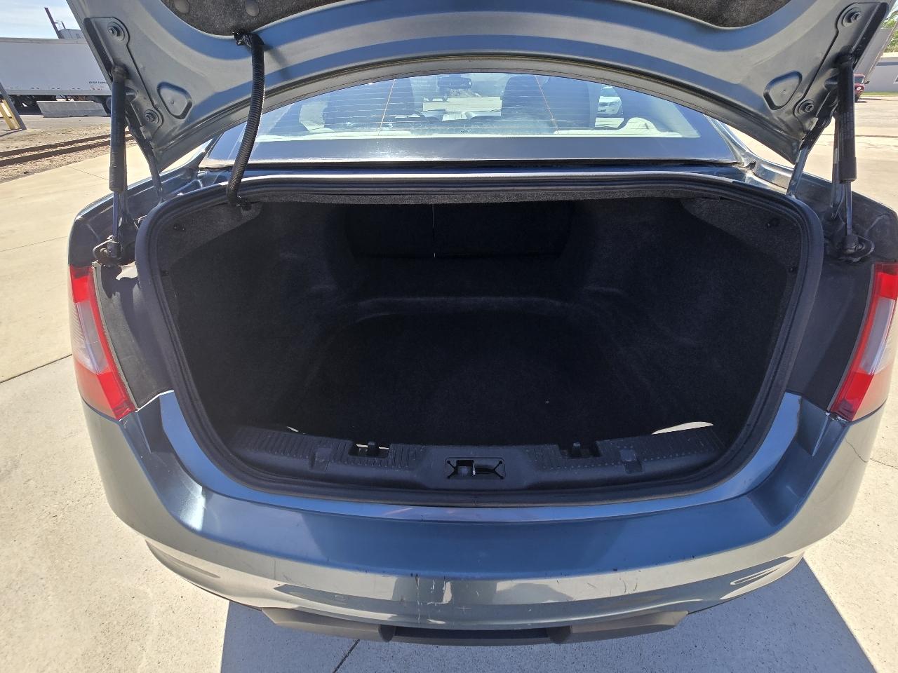 Ford Taurus SEL FWD 2010