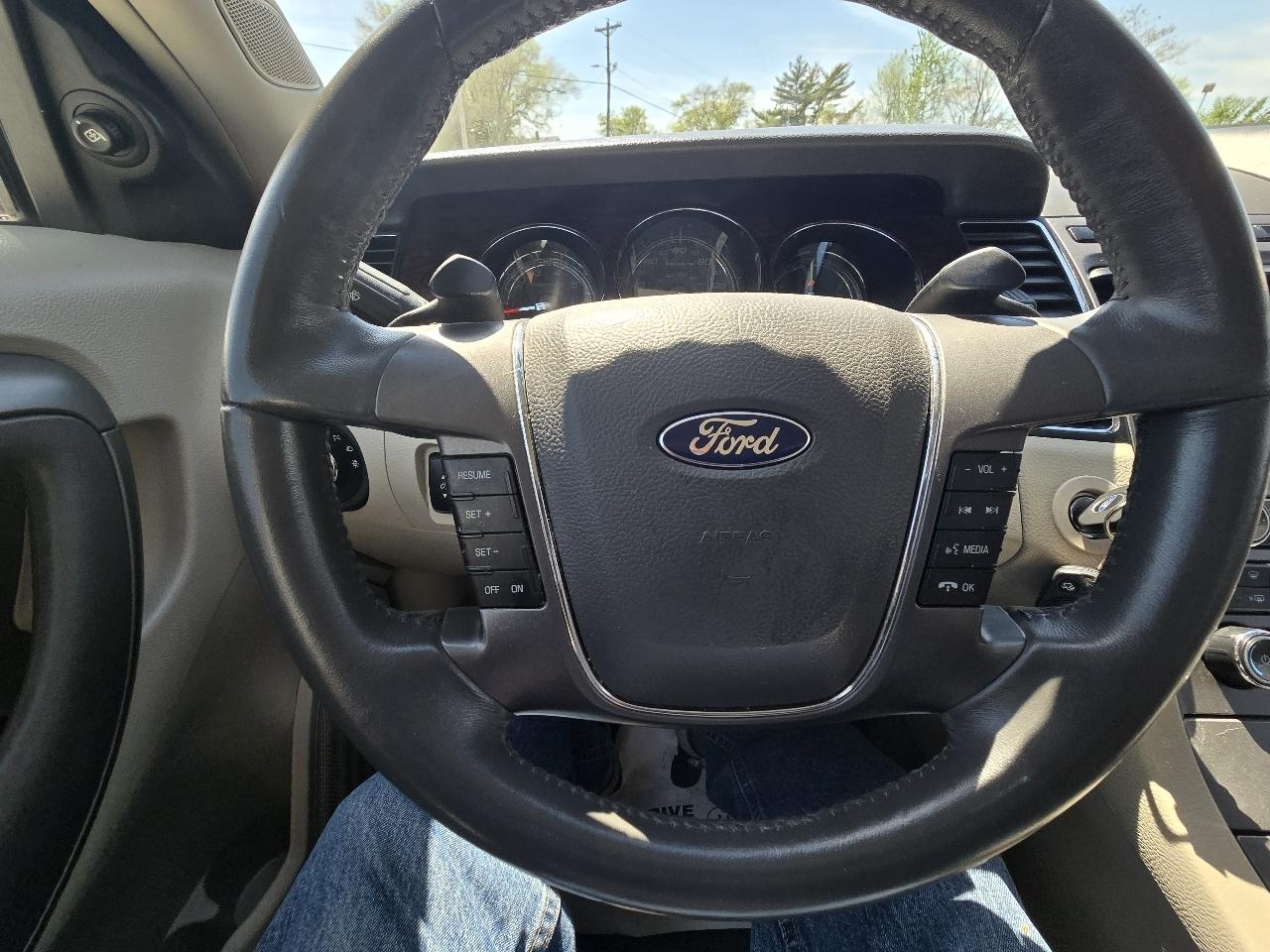 Ford Taurus SEL FWD 2010