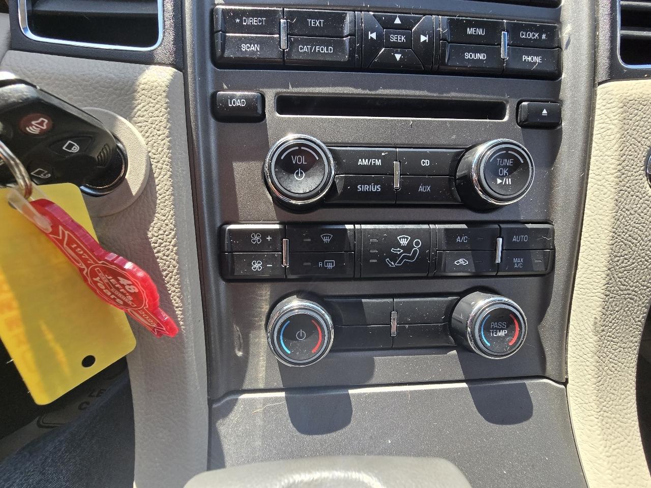 Ford Taurus SEL FWD 2010