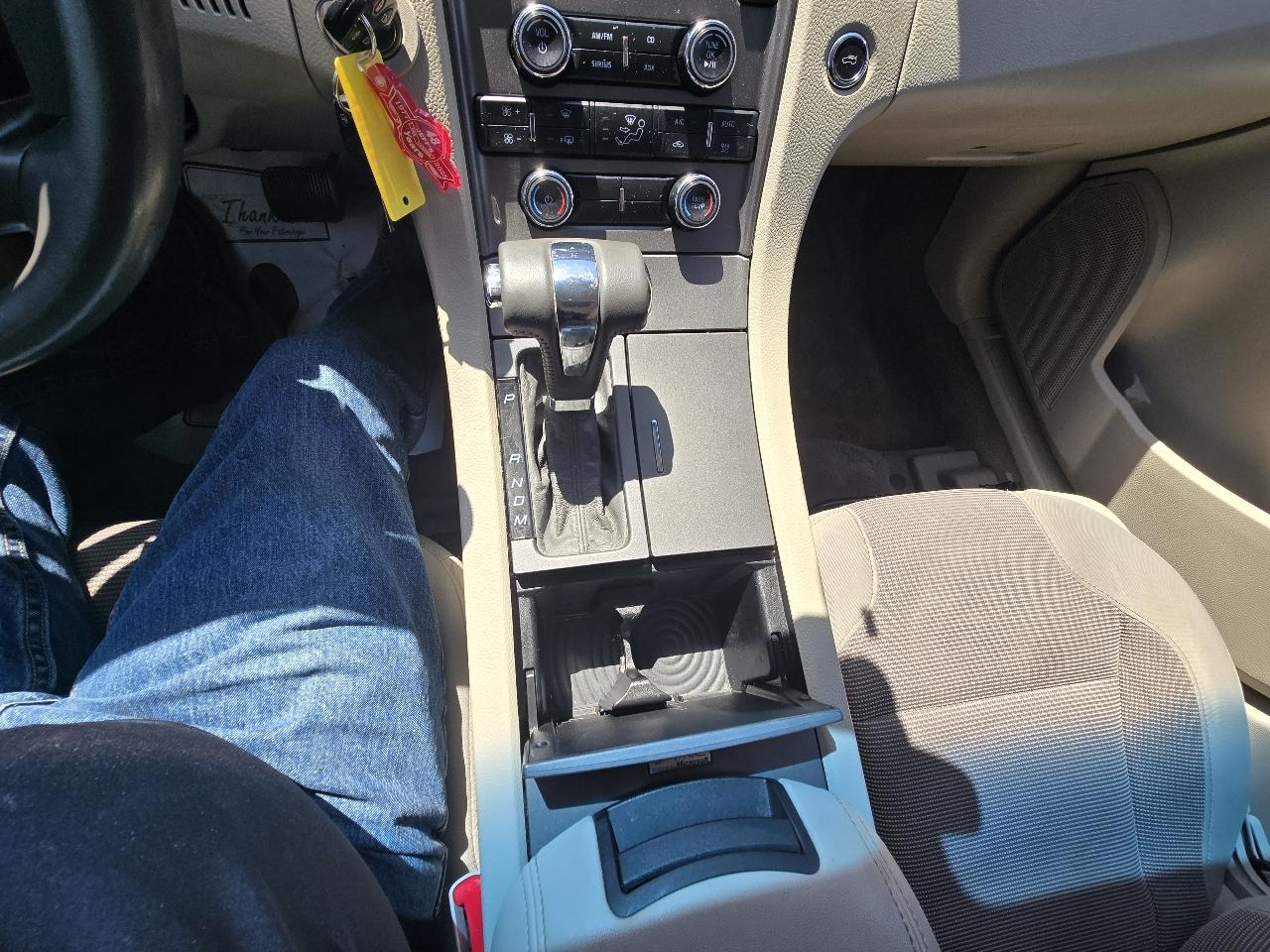 Ford Taurus SEL FWD 2010