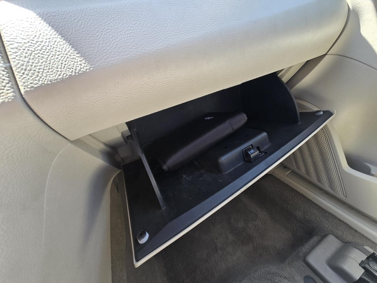 Ford Taurus SEL FWD 2010