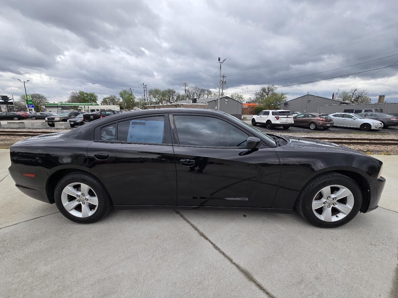 Dodge Charger SE 2012