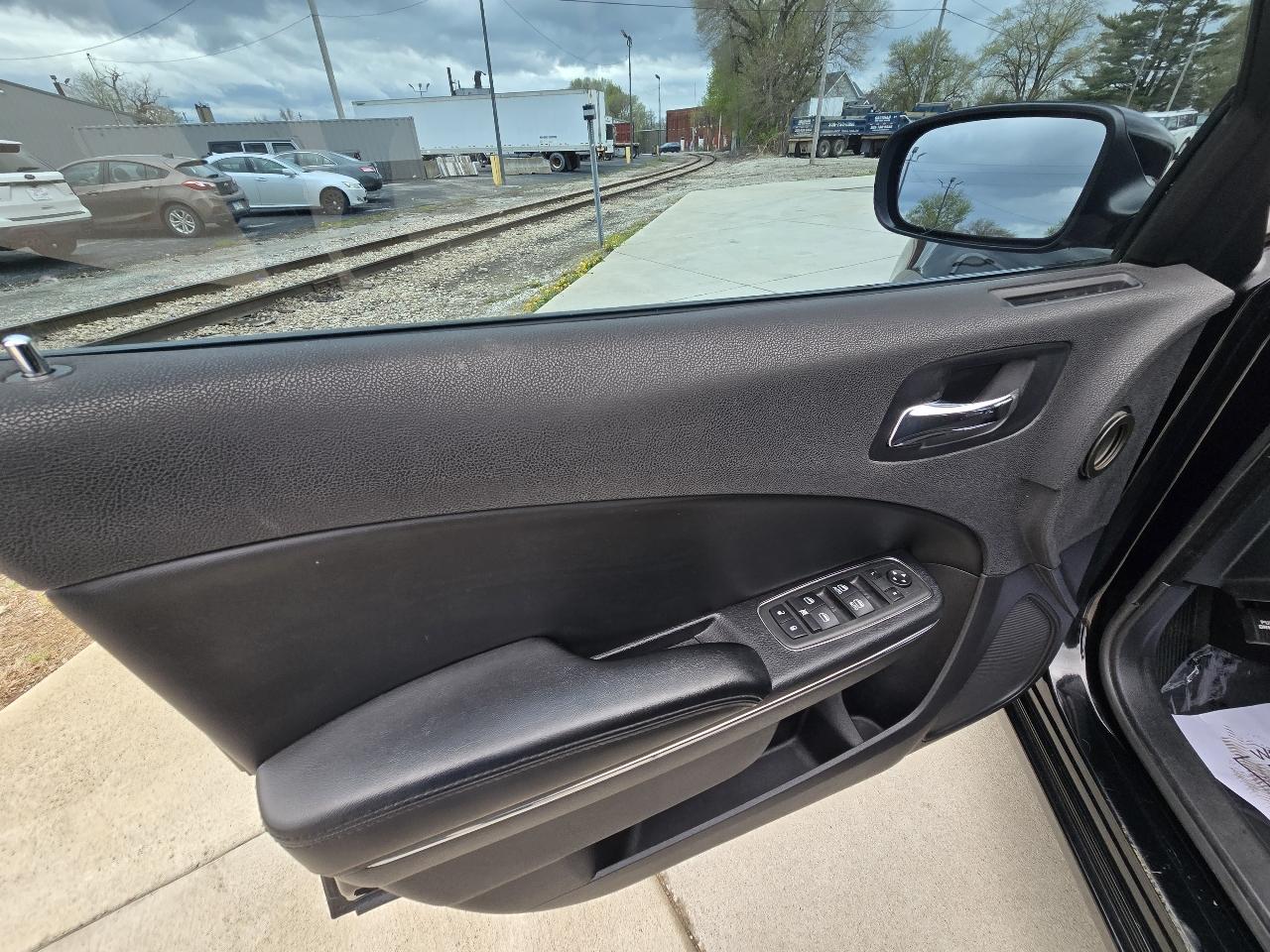 Dodge Charger SE 2012