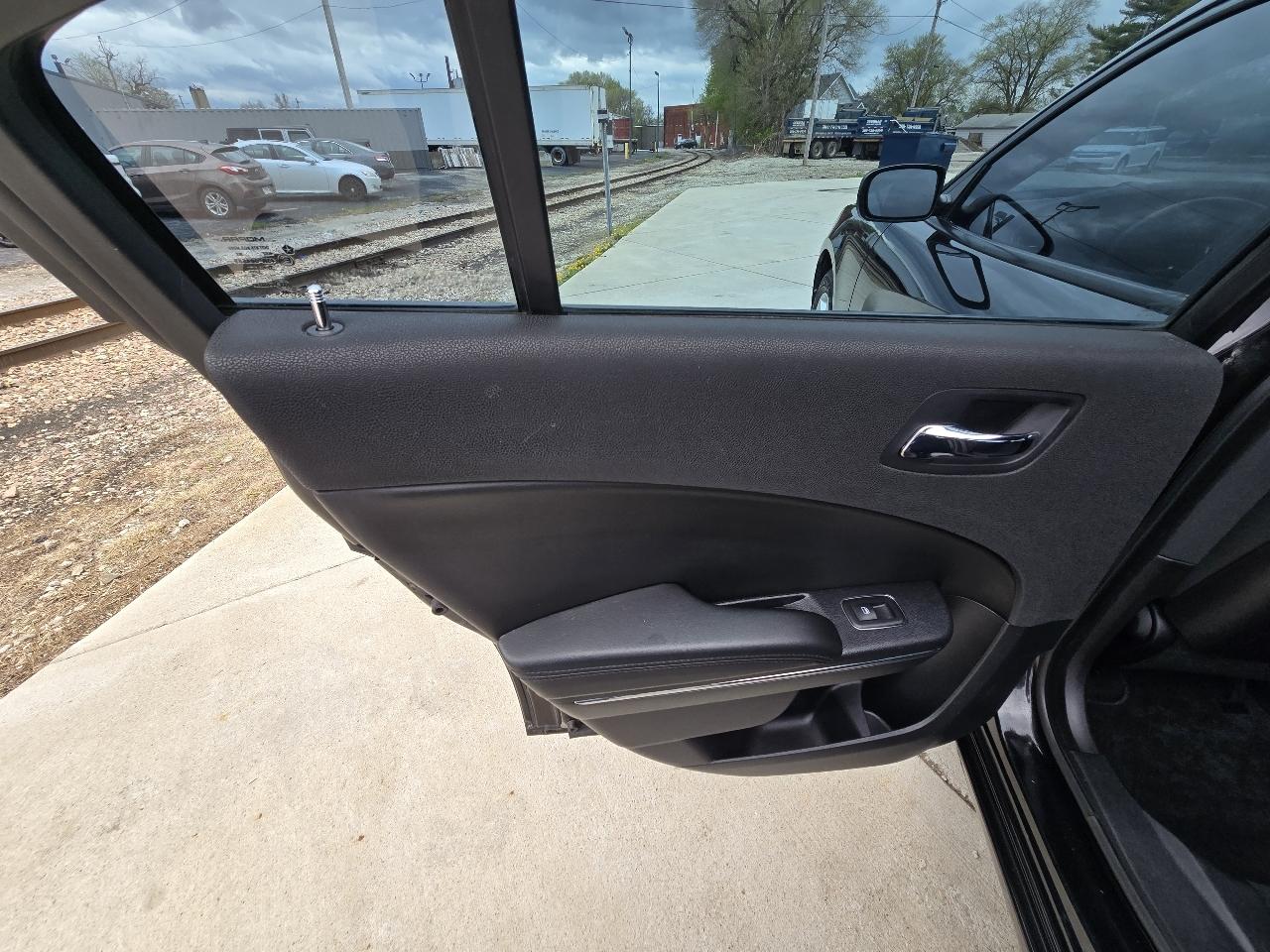 Dodge Charger SE 2012