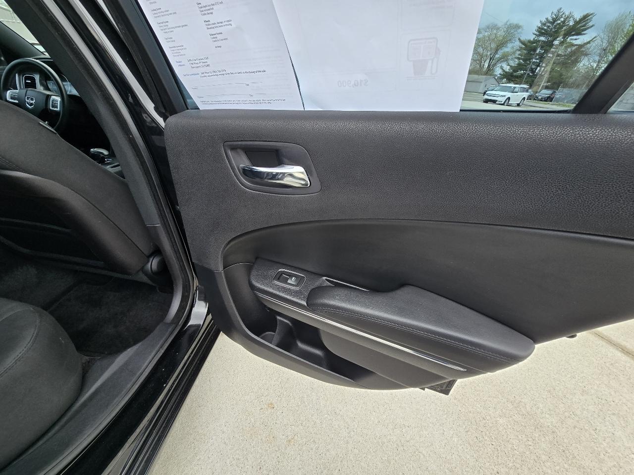 Dodge Charger SE 2012