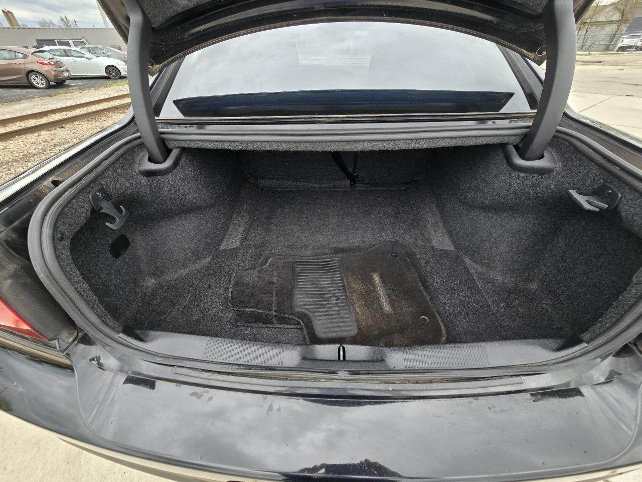 Dodge Charger SE 2012