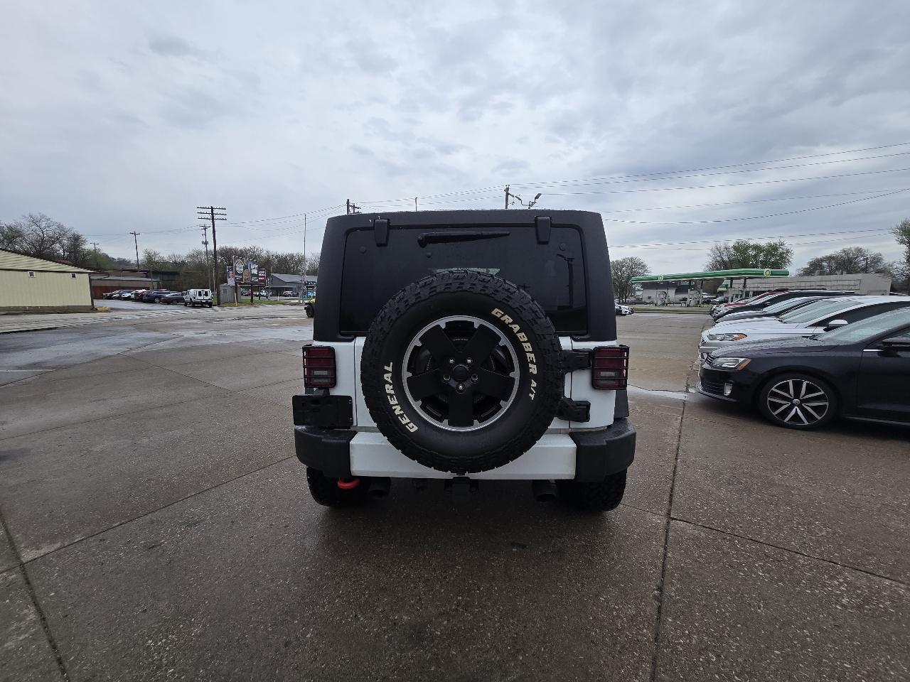 Jeep Wrangler Unlimited Sahara 4WD 2012