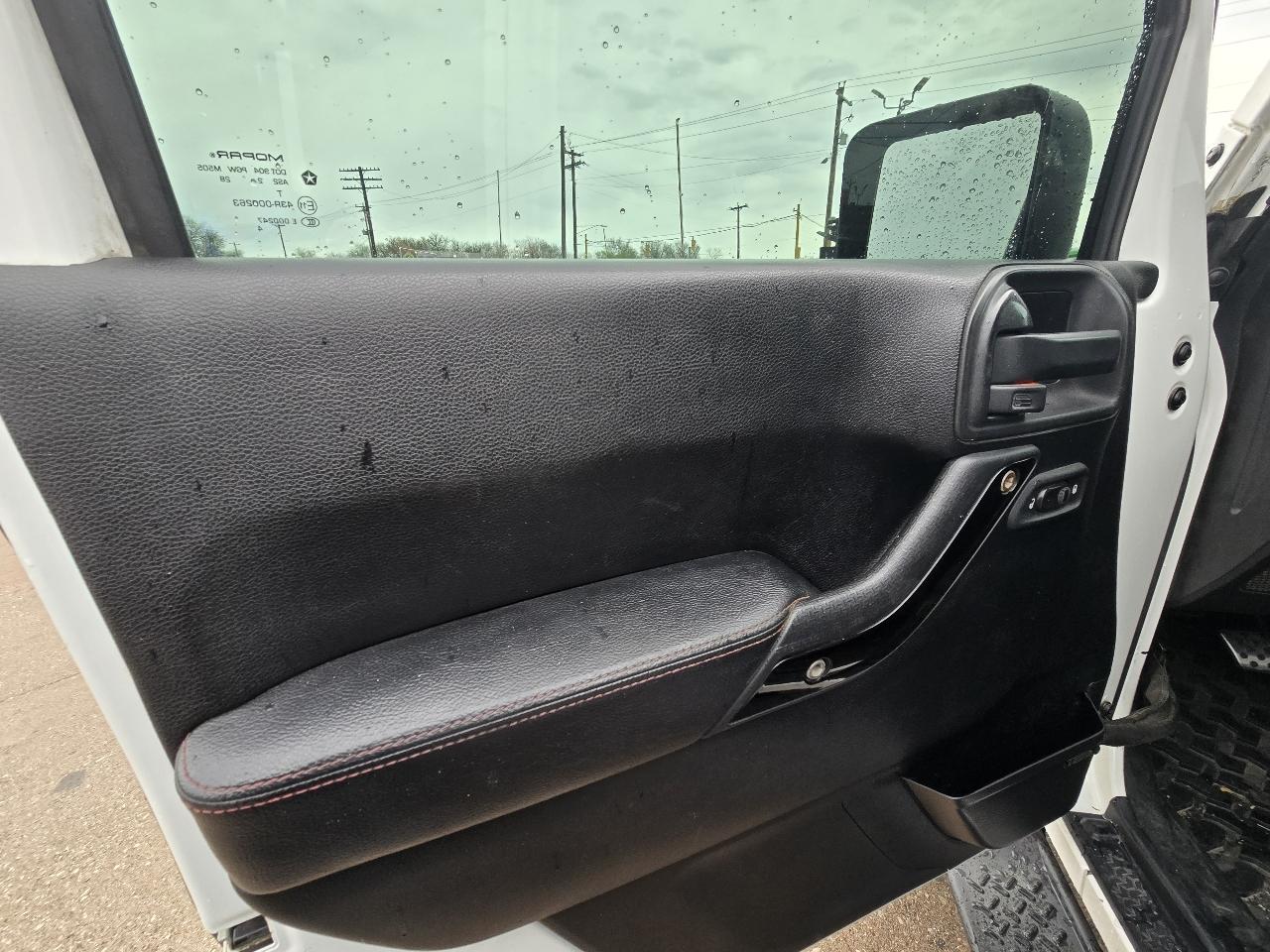 Jeep Wrangler Unlimited Sahara 4WD 2012