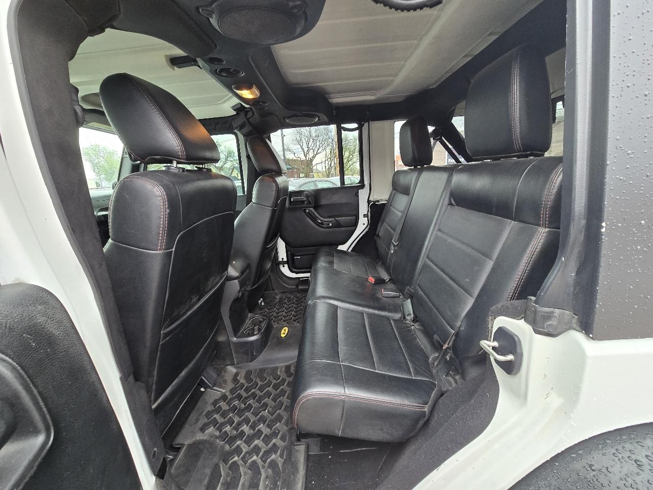 Jeep Wrangler Unlimited Sahara 4WD 2012