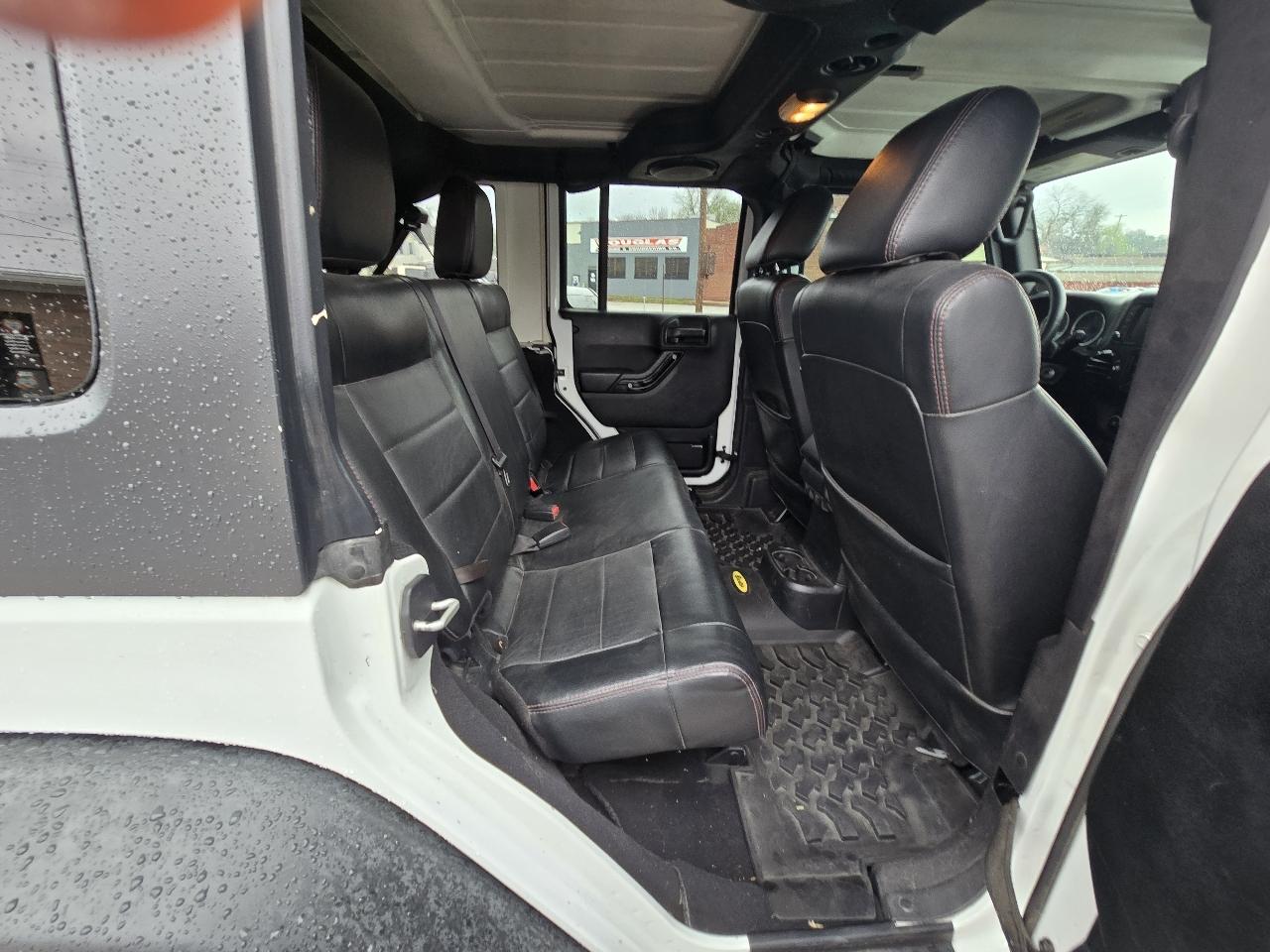 Jeep Wrangler Unlimited Sahara 4WD 2012