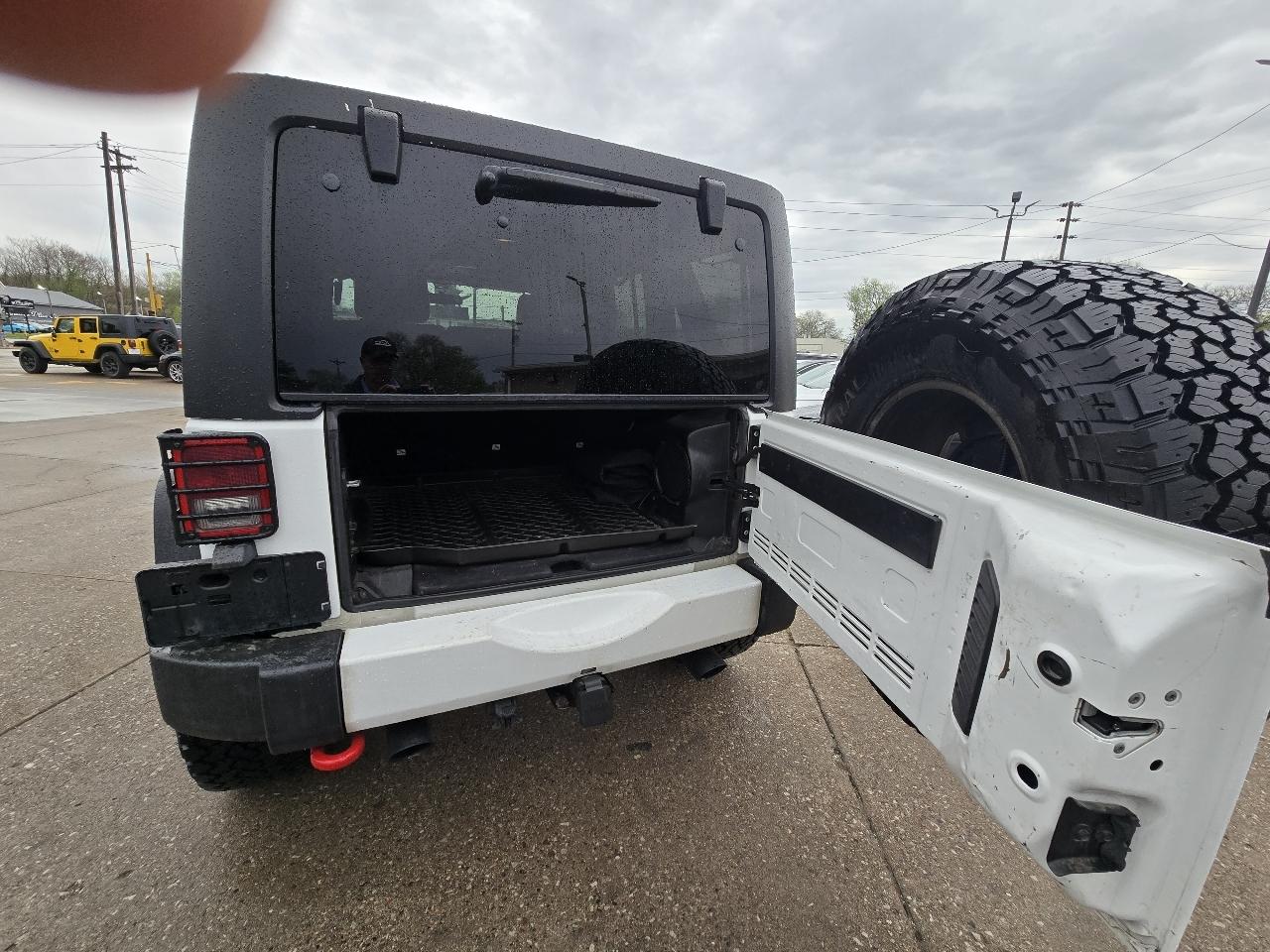 Jeep Wrangler Unlimited Sahara 4WD 2012