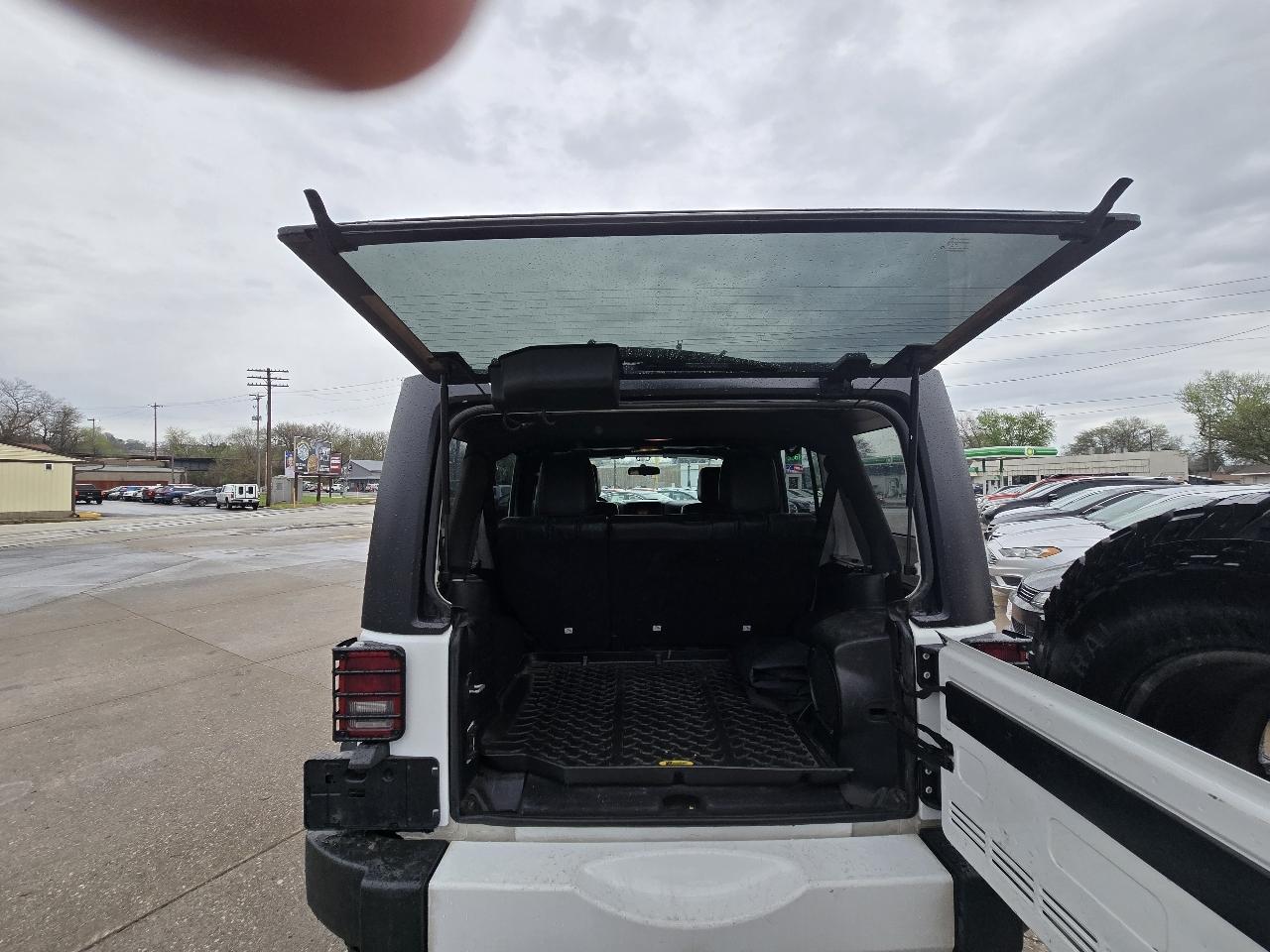 Jeep Wrangler Unlimited Sahara 4WD 2012