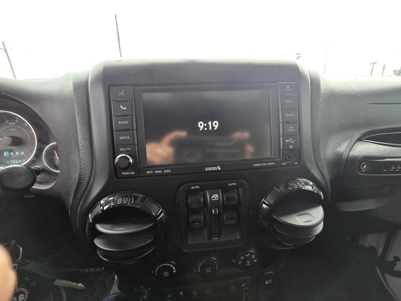 Jeep Wrangler Unlimited Sahara 4WD 2012