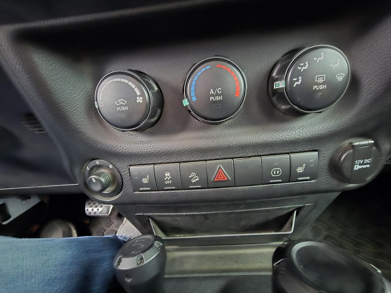 Jeep Wrangler Unlimited Sahara 4WD 2012