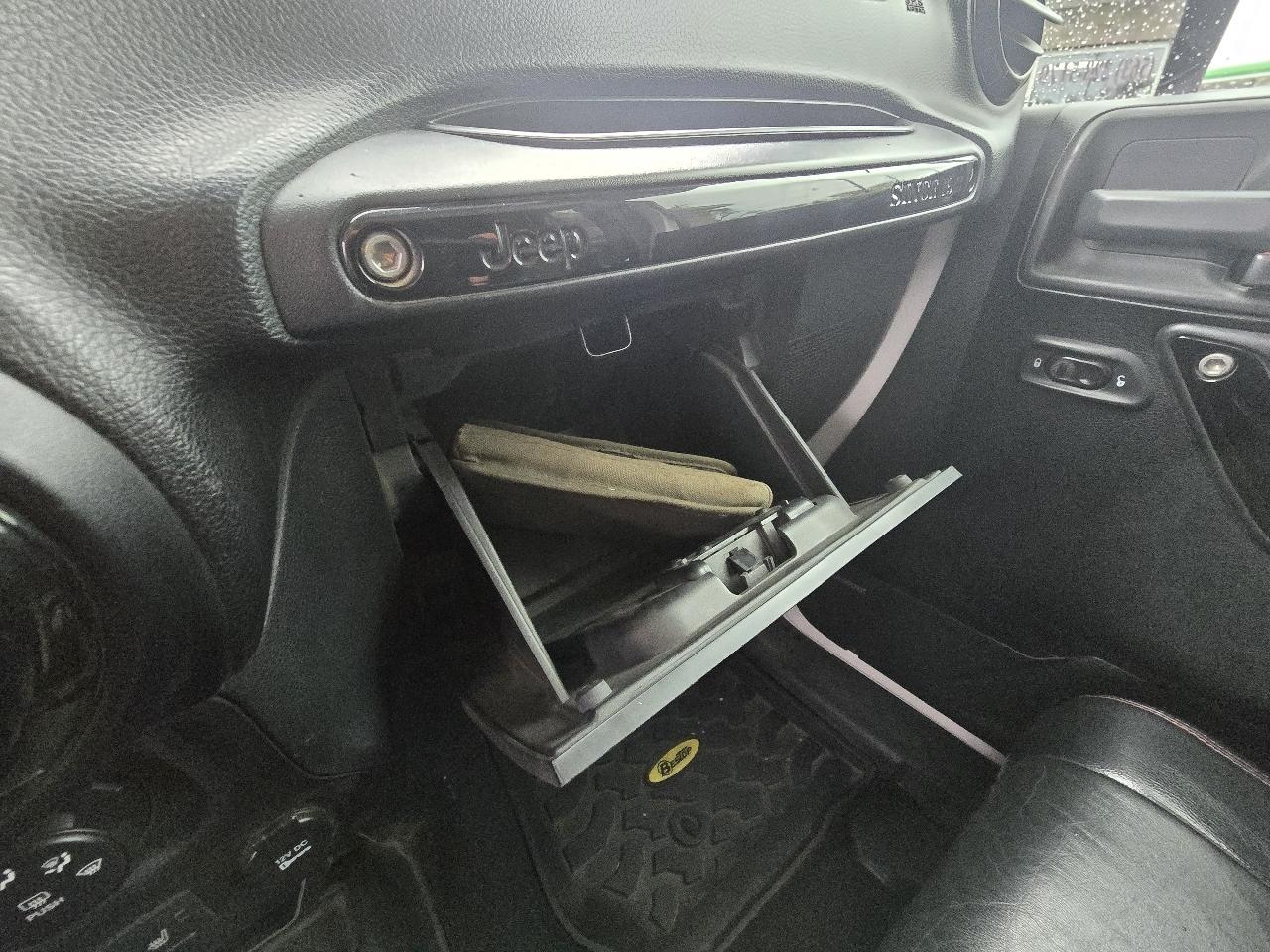 Jeep Wrangler Unlimited Sahara 4WD 2012