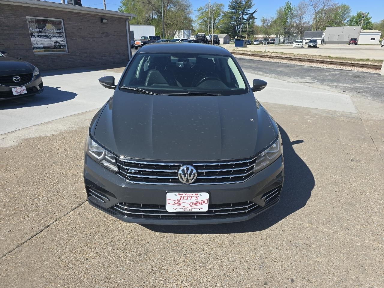 Volkswagen Passat Sedan  2018