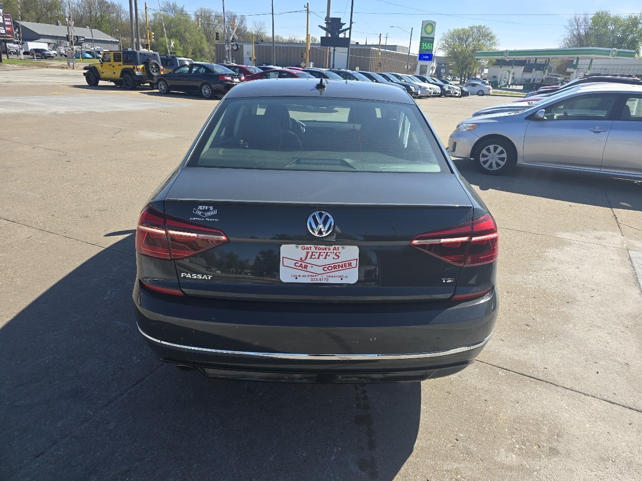 Volkswagen Passat Sedan  2018