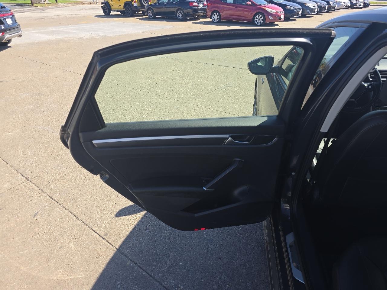 Volkswagen Passat Sedan  2018