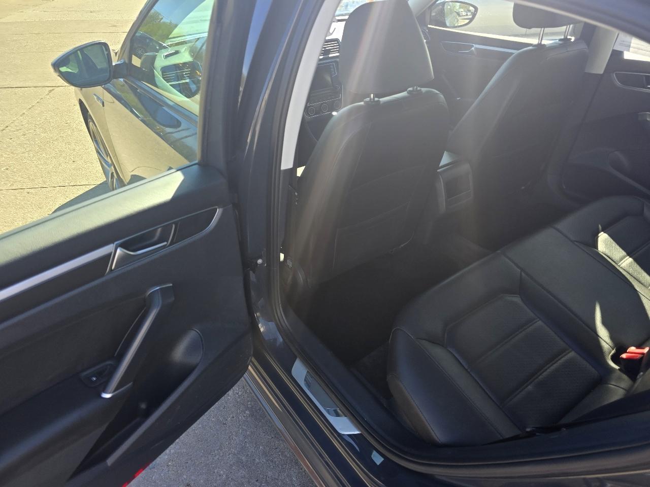 Volkswagen Passat Sedan  2018