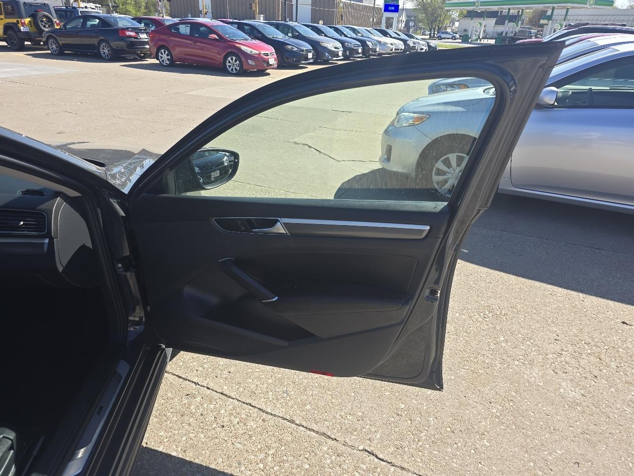 Volkswagen Passat Sedan  2018