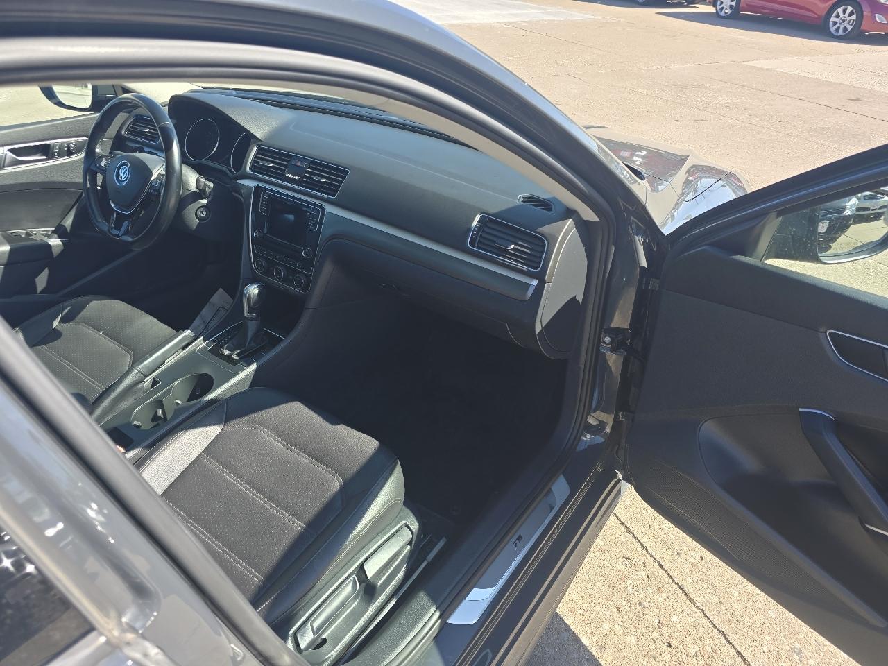 Volkswagen Passat Sedan  2018