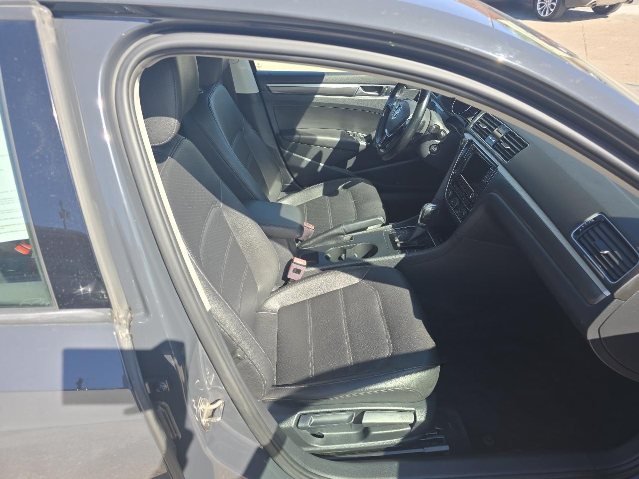 Volkswagen Passat Sedan  2018