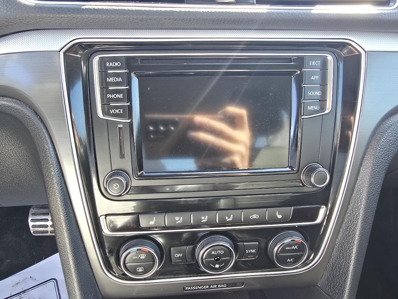 Volkswagen Passat Sedan  2018